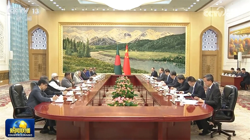 王沪宁会见孟加拉国总理