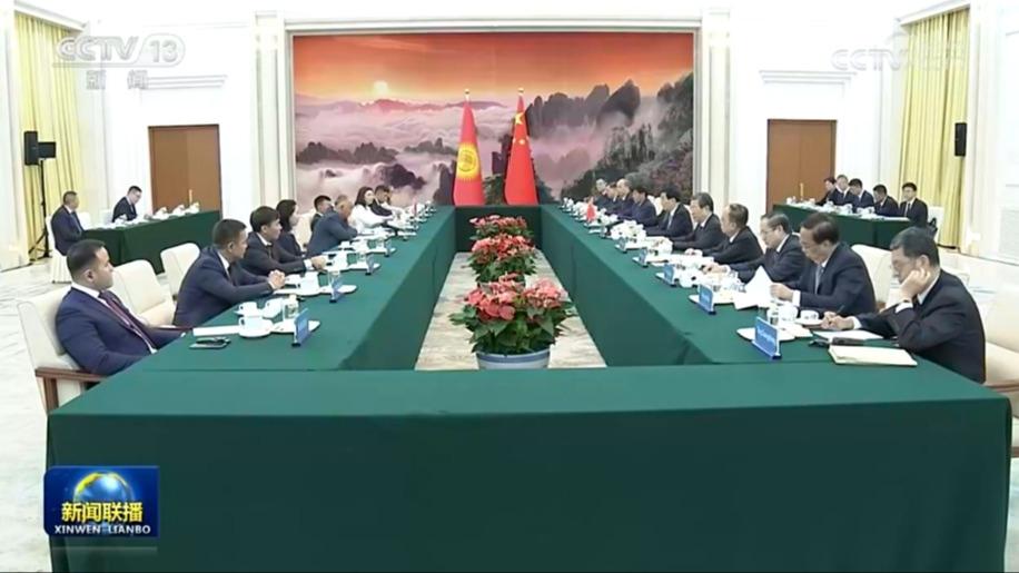 王沪宁会见吉尔吉斯斯坦议长