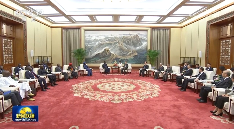 赵乐际会见塞内加尔总统