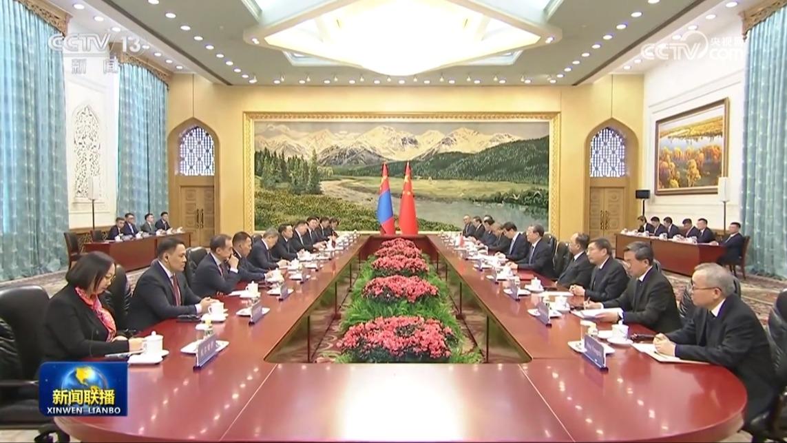 王沪宁会见蒙古国国家大呼拉尔主席