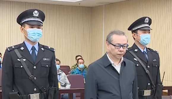 当庭认罪华融资产原董事长赖小民受贿贪污重婚一案开庭审理