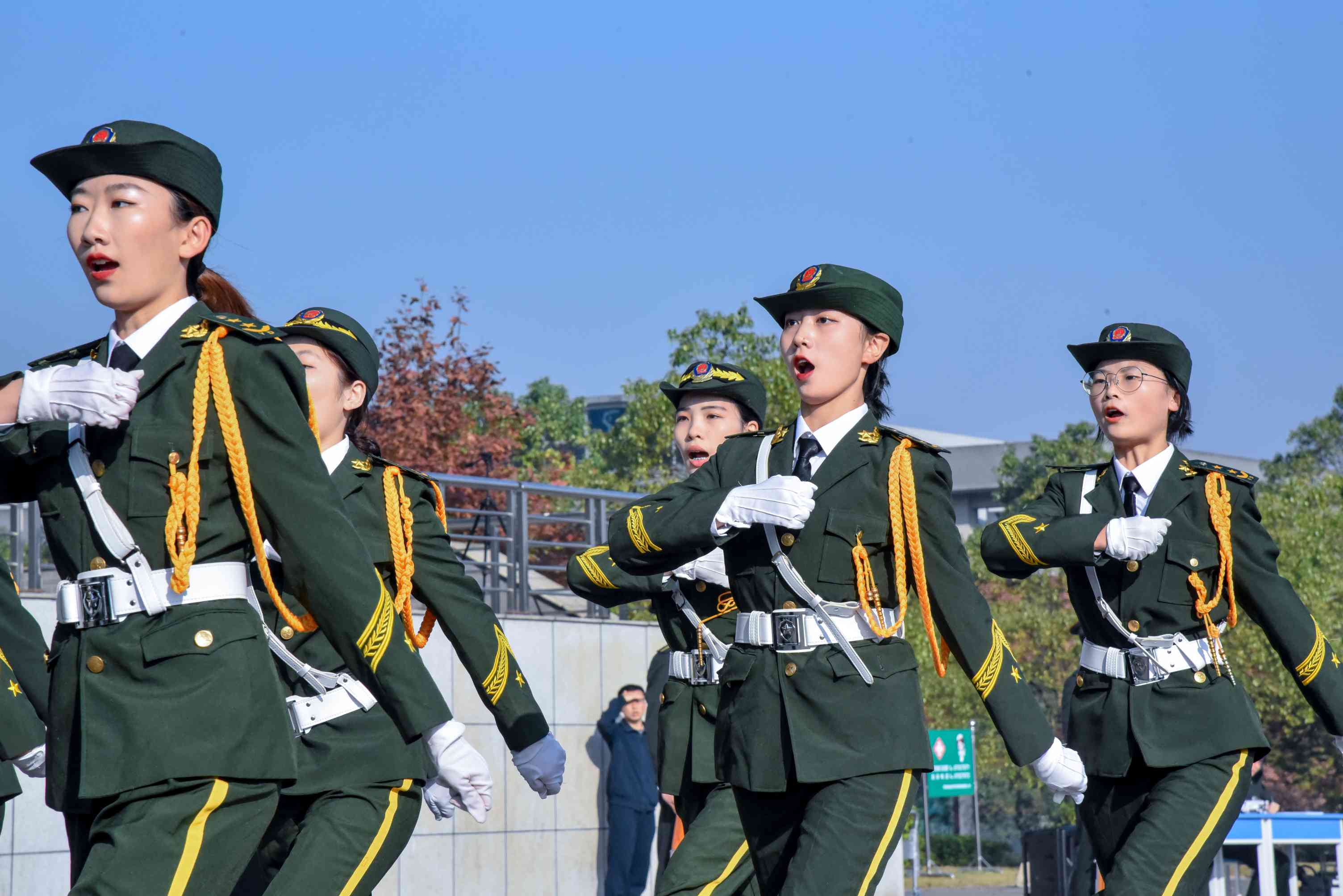 献身仪仗为国争光军地联动共显风采直击国防科技大学仪仗标兵大赛