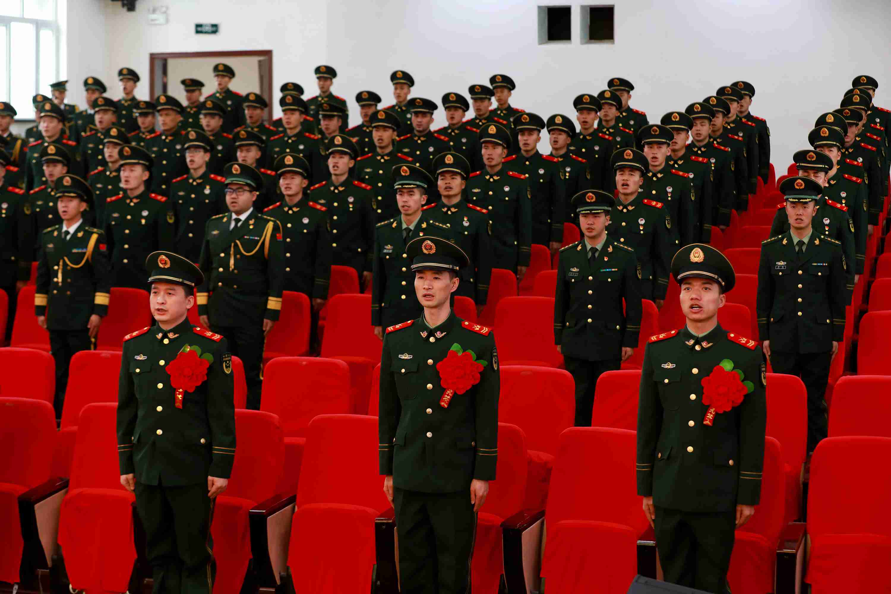 泪别营盘再出发武警新疆总队克拉玛依支队举行冬季士兵退役仪式暨表彰