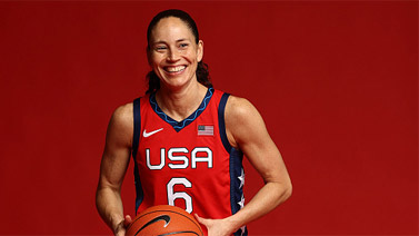 美国女篮五届元老苏-伯德成为美国代表团旗手苏·伯德美国女篮东京
