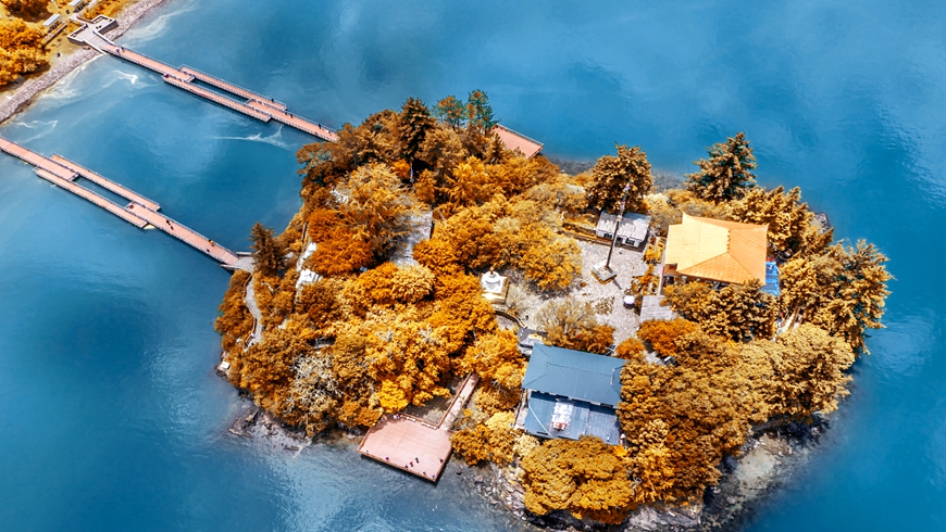 林芝巴松措湖心岛