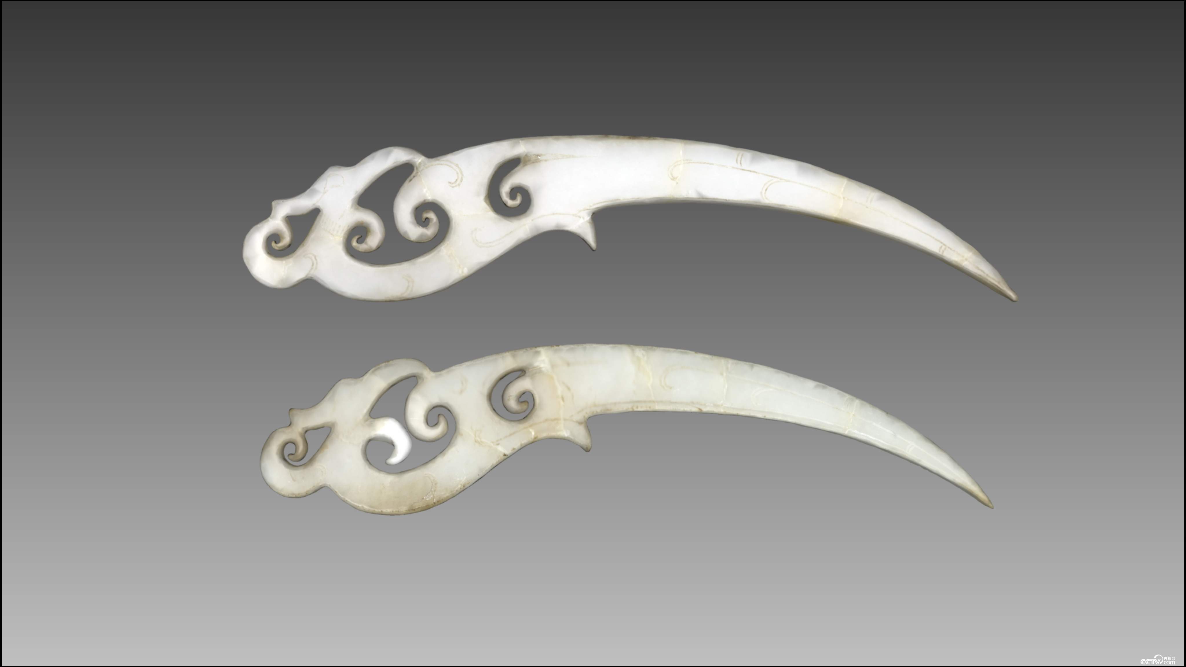 二号墓出土的两枚玉觿