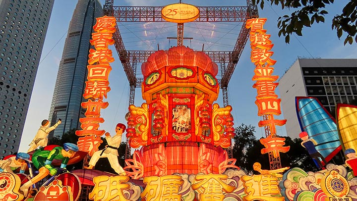 香港：大型宫灯庆回归