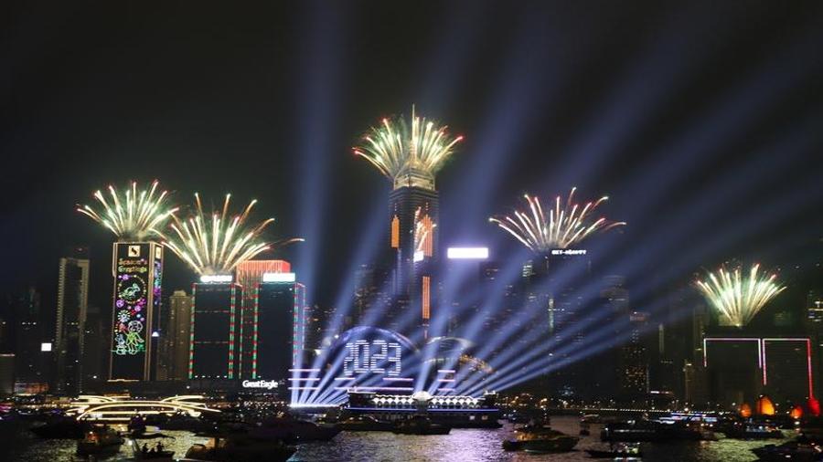 Hong Kong welcomes new year with Victoria Harbor firework display