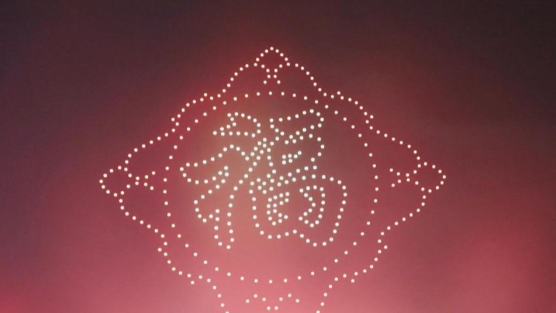 Drones light up sky to celebrate Spring Festival - CCTV (Picture 1)