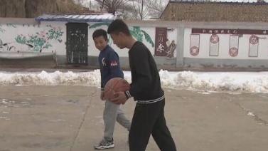 [篮球]王磊：大山里的“篮球小子”