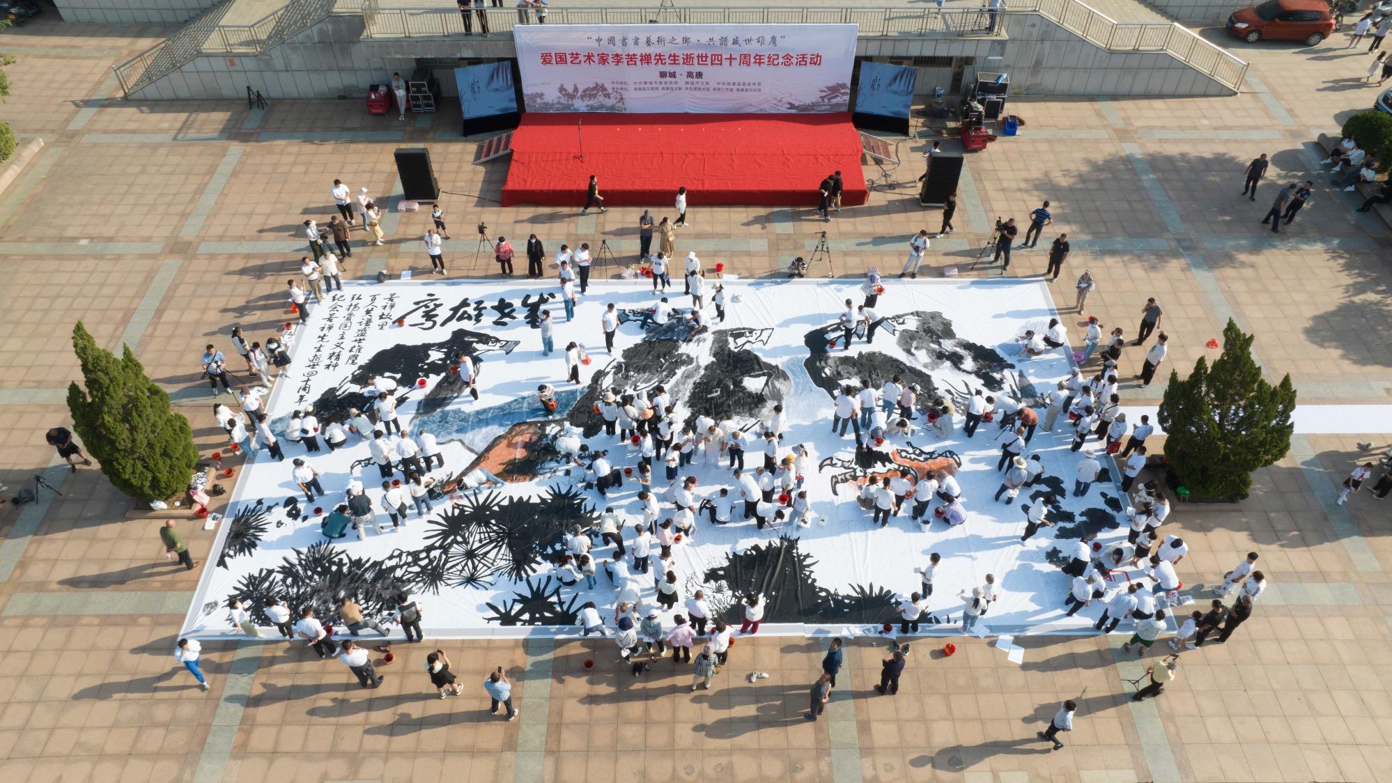 山东高唐：纪念李苦禅先生逝世40周年近200人共绘巨型雄鹰图
