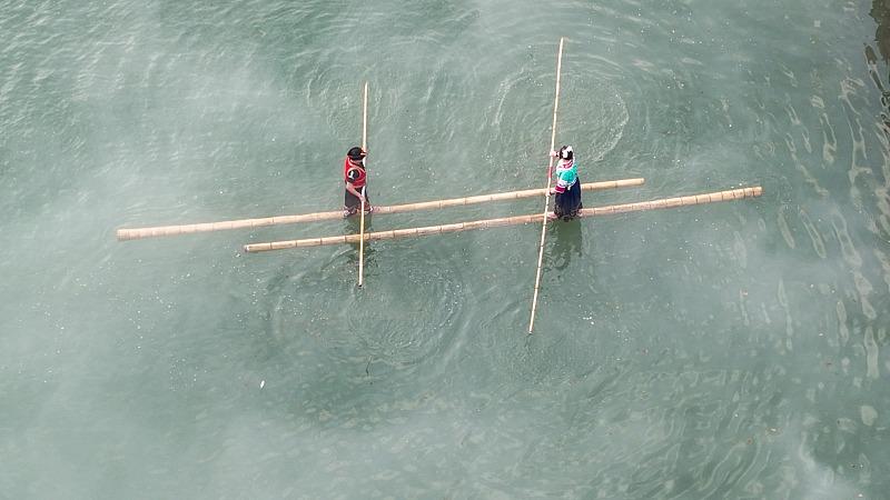 Single bamboo drifting, the 'water ballet' with humble beginnings