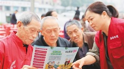 部分老年人“机不离手” 防止沉迷手机、培养安全意识