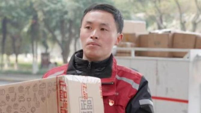 成都残疾快递小哥办爱心食堂:让努力奔跑的奋斗者暖胃又暖心