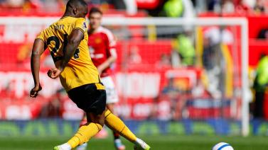 感人！上任只贏(yíng)2場(chǎng)中超降級(jí)：61歲梅州客家主帥更衣室落淚！