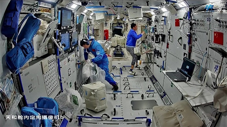运动、做实验、“搞装修”样样不落 神二十航天员出差“月报”速戳