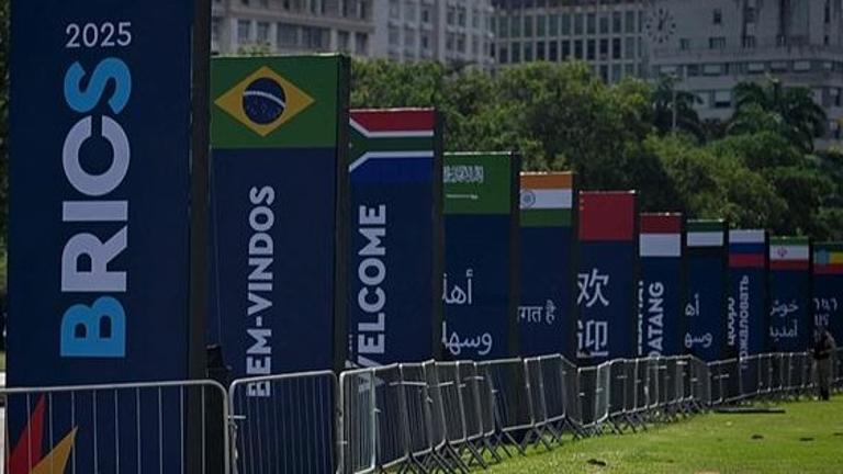 Chinese premier lands in Rio de Janeiro for 17th BRICS Summit