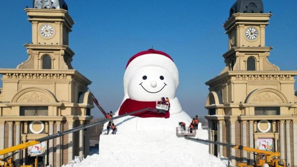 Time-lapse shows the 10-day creation of the giant Harbin snowman