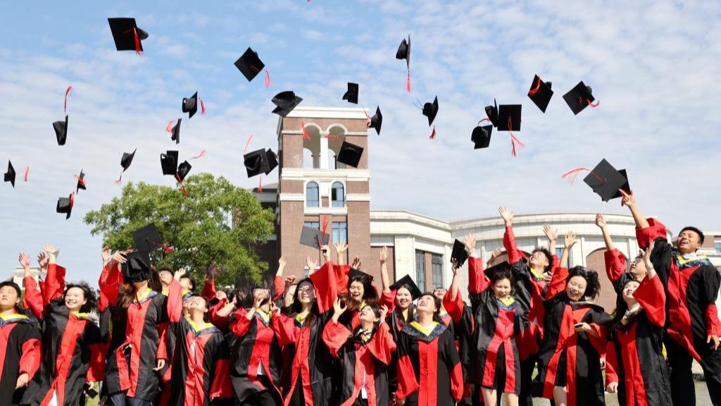 在实践中涵育大学生完整人格