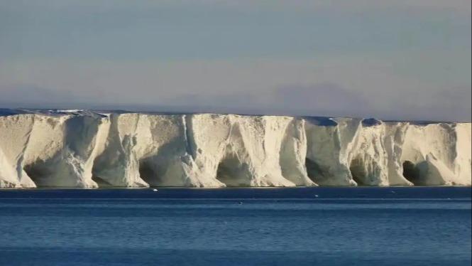 风云三号卫星监测显示世界最大冰山迎崩解最