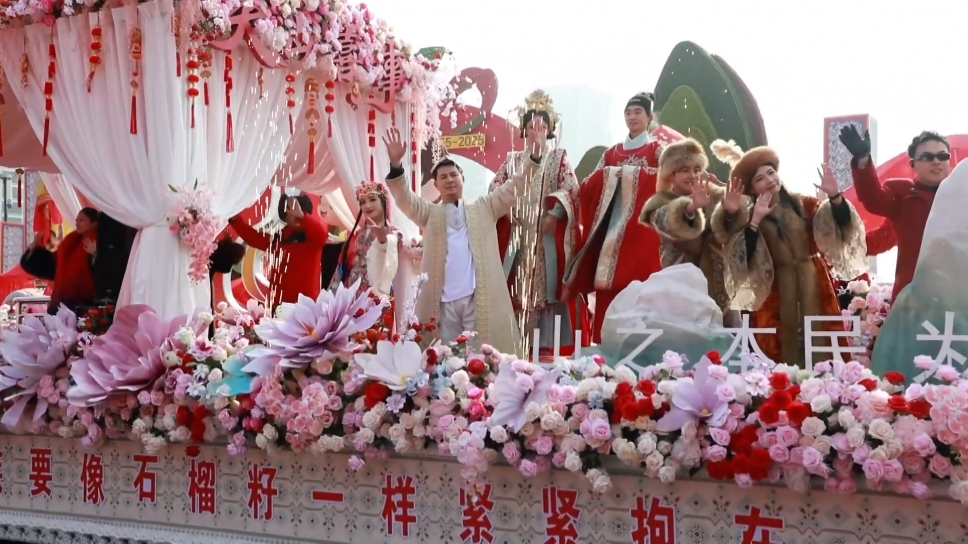 Urumqi holds parade to celebrate Lantern Festival