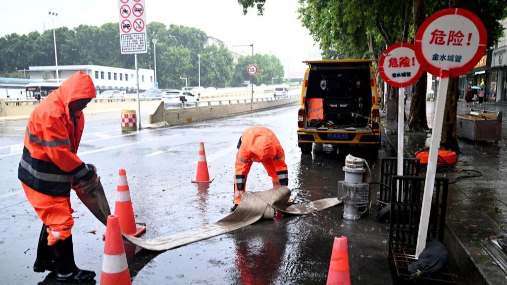 风雨中守护生命安全——河南防汛一线直击