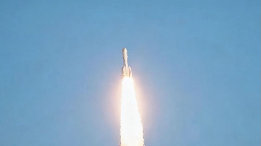 Chinese Gravity-1 rocket launches new satellites from sea