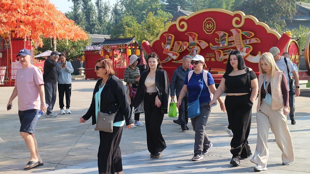 入境游持续升温 游客深度体验多彩中国