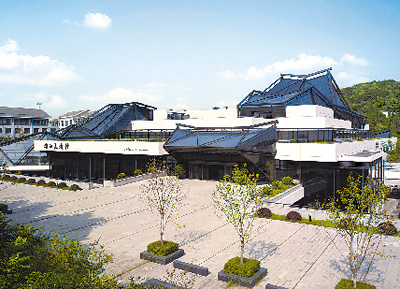 在西部一大批如宁夏博物馆一样的建筑拔地而起.