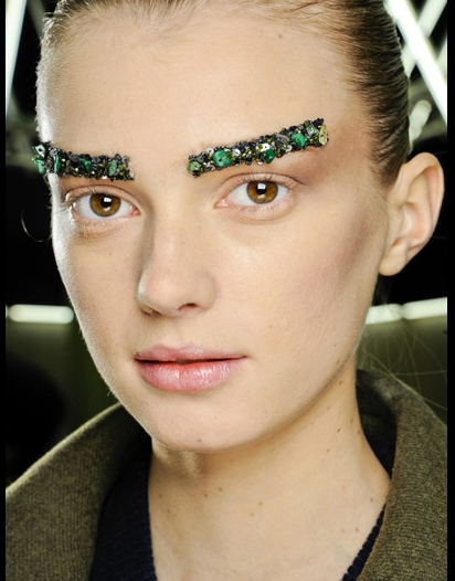 炫彩眉妆引爆眉飞"色"舞风潮