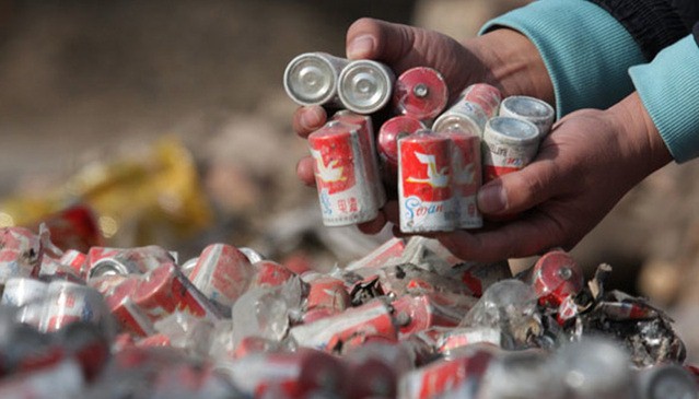 【央视评论】电池可以废旧 管理不能废旧