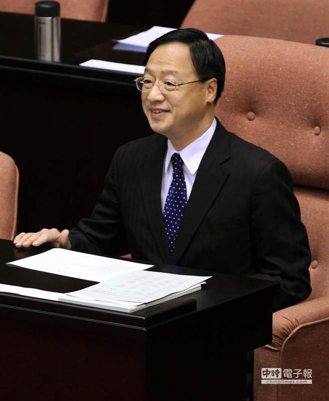 反服贸学运后江宜桦首度到"立法院" 脸上露微笑(图)