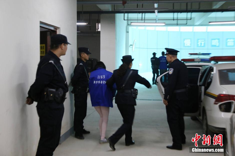 郑州"皇家一号"涉黄案开庭 媒体称其女公关上千(图)