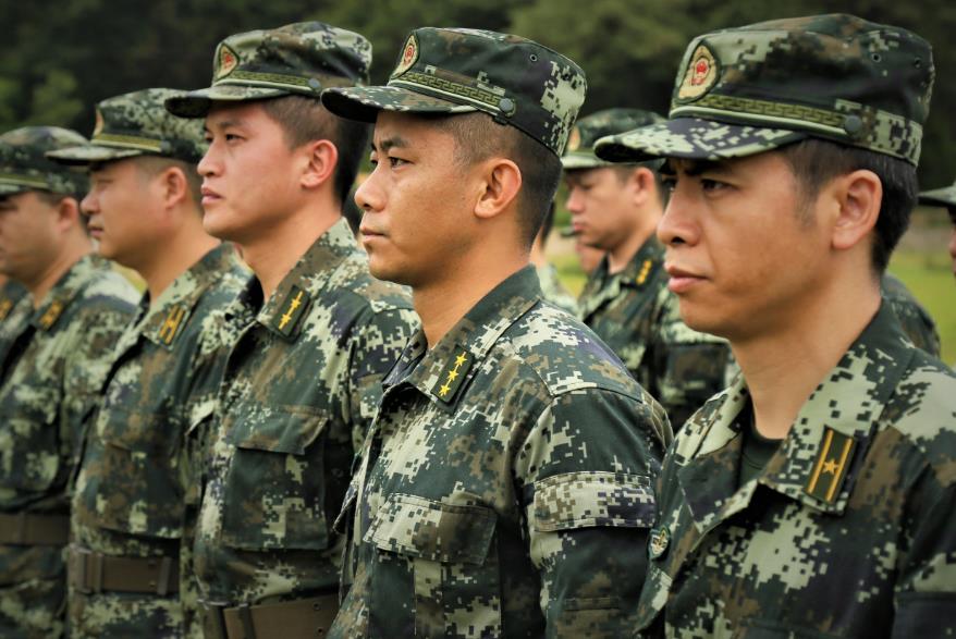 2019年4月18日,武警北海支队干部整齐列队,军容严整