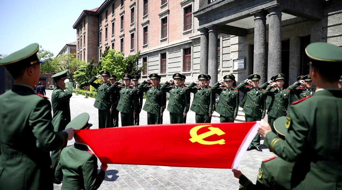 图4重温入党誓词