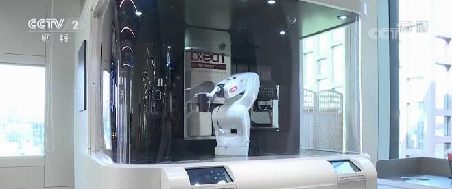 刷脸进门 机器人服务 韩国5G智能办公室亮相