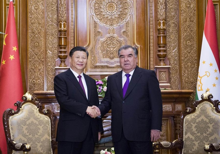 Chinese President Xi Jinping (L) and his Tajik counterpart Emomali Rahmon hold talks in Dushanbe, Tajikistan, June 15, 2019. (Xinhua/Li Xueren)