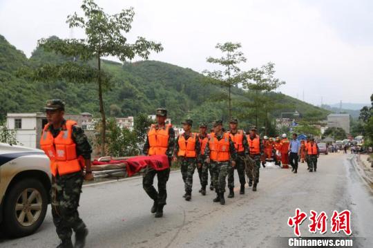 广西凌云县特大自然灾害已致8死多伤 仍在搜救失联人员