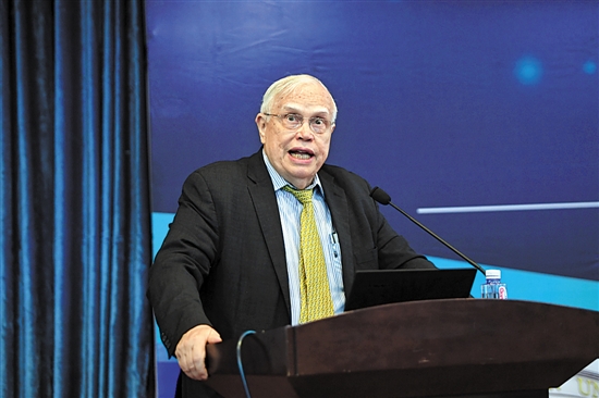 诺贝尔经济学奖得主：教育、健康与收入息息相关