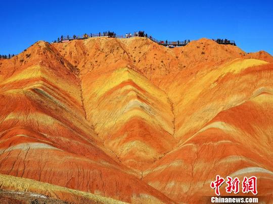 甘肃张掖丹霞景区实名制购票：“以票控人”保护地貌