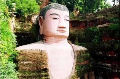 网传乐山大佛像擦了粉底？景区回应：与事实不符