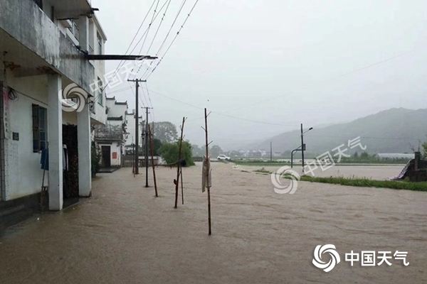 两轮强降雨无缝衔接 高温南北夹击