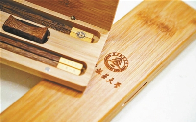 毕业礼物藏深意 最后一课含嘱托