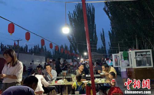 美丽乡村养成记：葡萄架下农家乐 开云APP 开云官网入口杏花林里畅快游(图5)