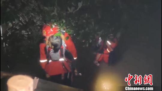 台风“韦帕”袭击广西防城港致多处内涝 17人被困