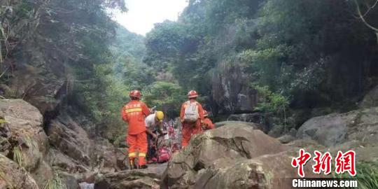 驴友被困浙江瑞安深谷 百余人驰援14小时终获救