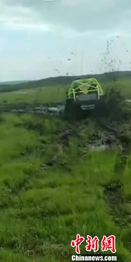 内蒙古“网红”县长谈越野车队碾压草原：越野不是撒野