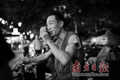 代驾司机：黑夜里的“摆渡人”