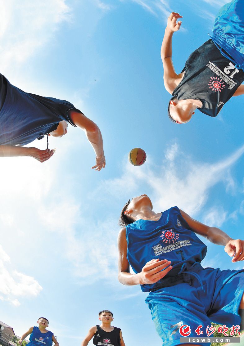 体育“以体育人”：看乡村少年逐梦篮球