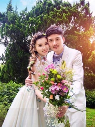 两手机沉河底3年被捞出 潜水员猜对开机密码